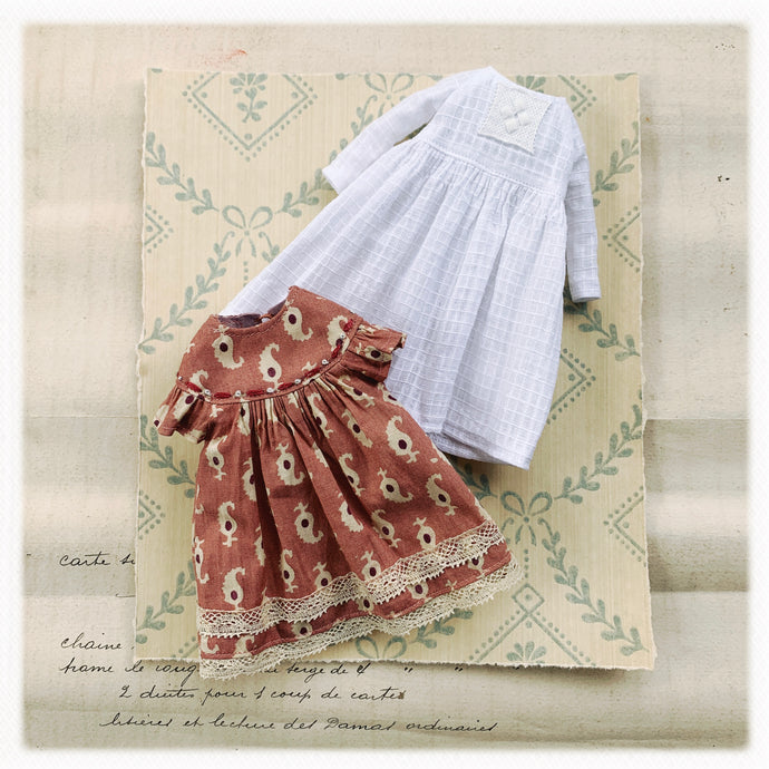 Round yoke dress Set for Blythe with flutter sleeves - tiny Paisley