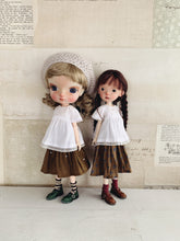 Load image into Gallery viewer, Blythe Doll Skirt and Blouse Set – Printed floral skirt
